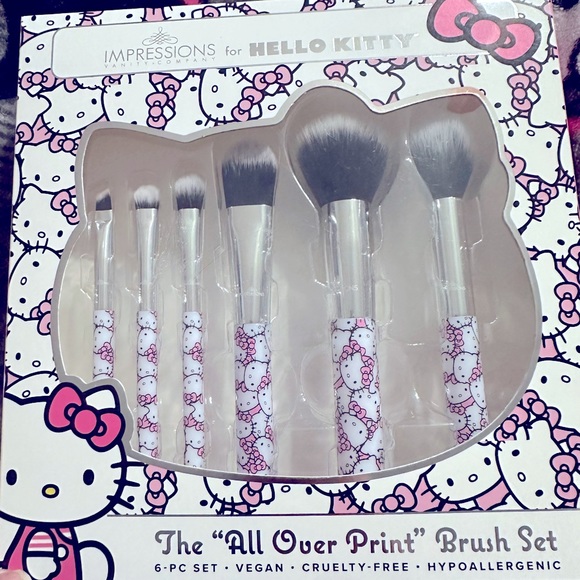 Impressions Other - New Hello Kitty Brushes